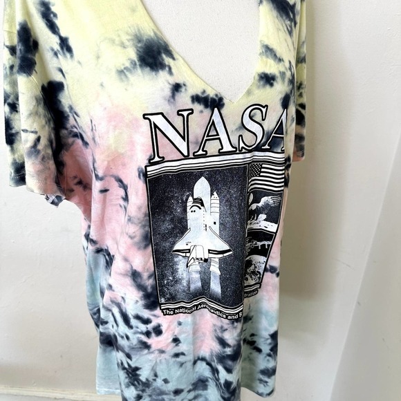 Torrid Top Short Sleeve Multicolor‎ Tie dye Size 2x 18-20 Nasa Graphic Print - Picture 11 of 16